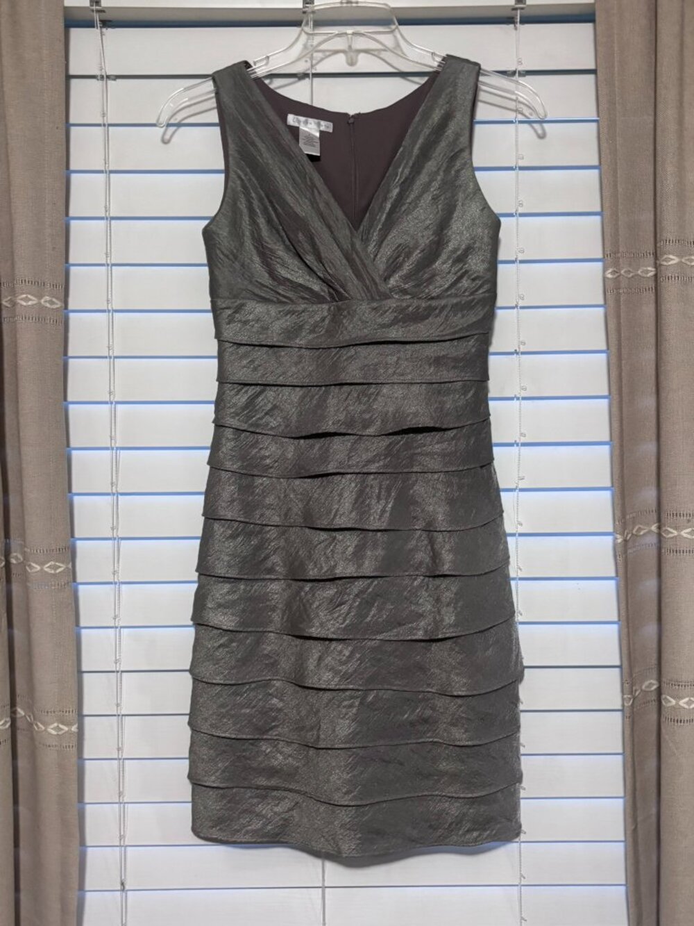 London Times Metallic Silver Pewter Tiered V-Neck Cocktail Dress Size 4